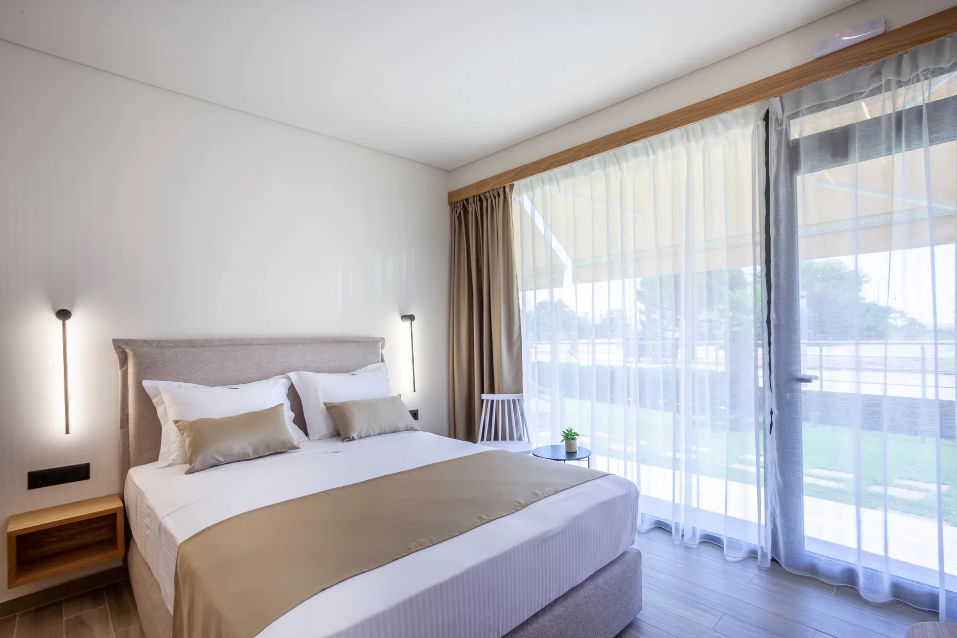 Tiara Holidays - Aliston Deluxe Living - Deluxe Room - bedroom